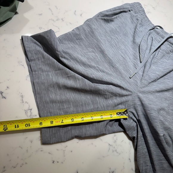 Mens Small Lululemon shorts 9in inseam - Picture 3 of 6